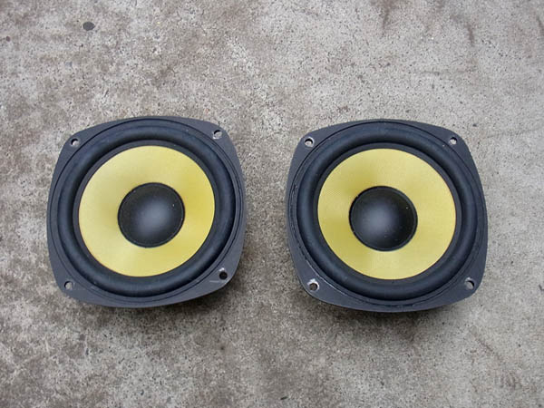 VW Golf Mk2 - Speakers