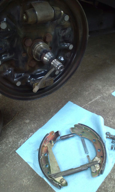 Rear Drums, wheel bearings and Brake shoes for VW GOLF MK2