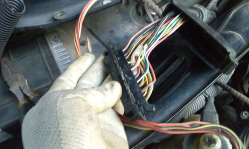 VW GOLF Mk2 Clean up the connector of the ECU and protection of the wiring